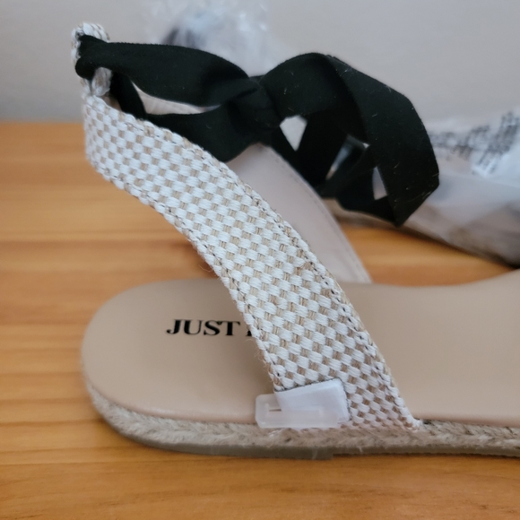 JustFab, Flat sandals, Black and Raffia, Size, 10 - Picture 3 of 6